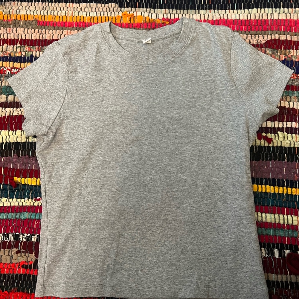 Uniqlo Heather Gray Crewneck Tee